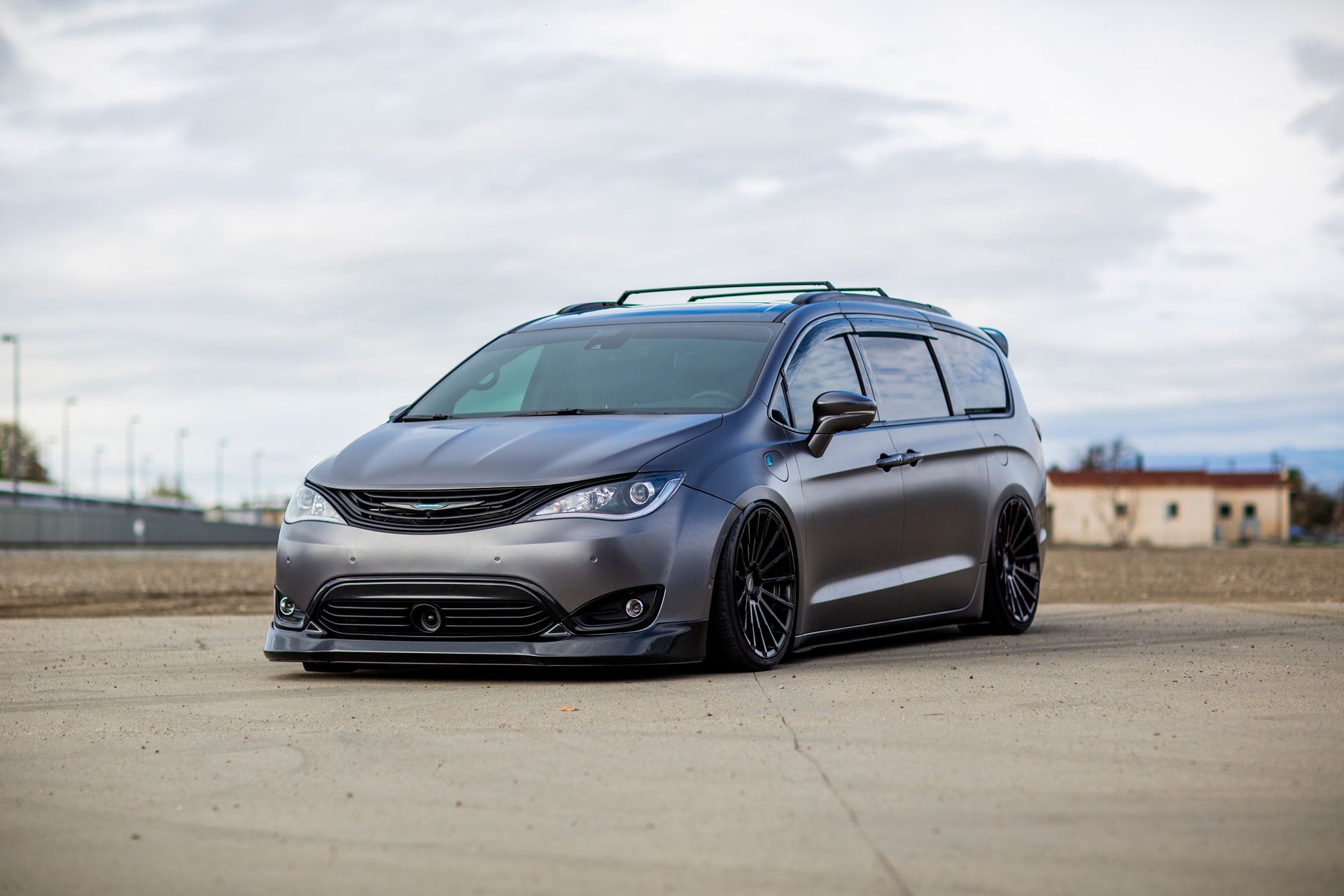 Chrysler Pacifica 2017 Clinched chrysler-pacifica-2017-clinched