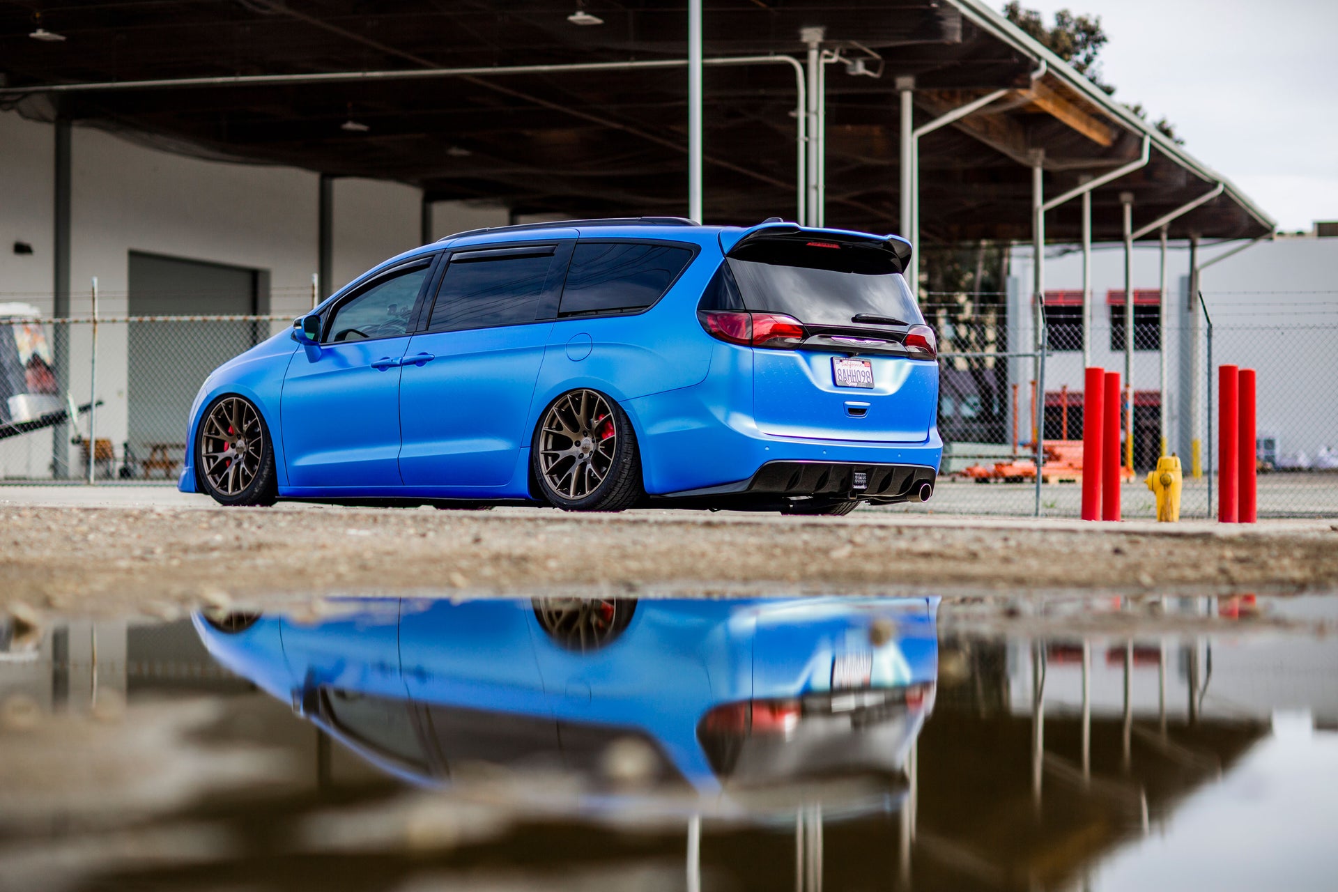 Chrysler Pacifica 2017 Clinched chrysler-pacifica-2017-clinched